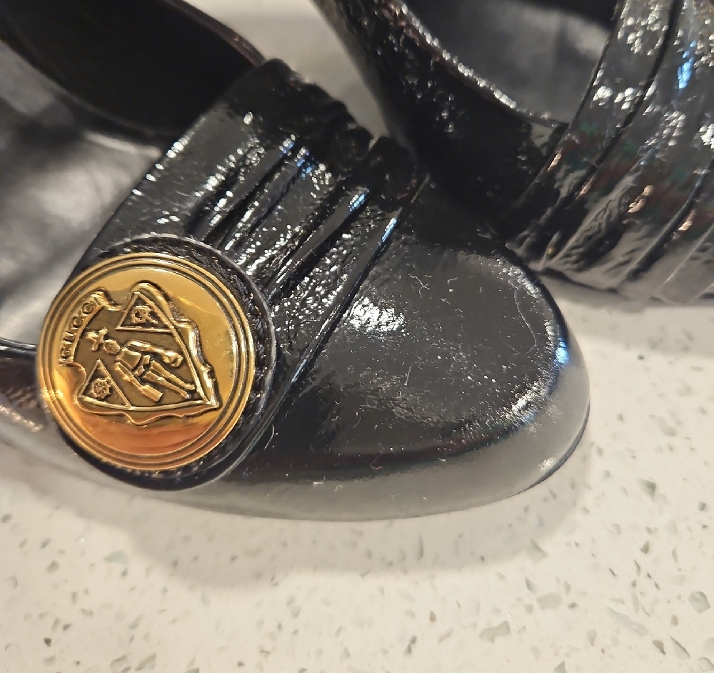 Gucci Black Heels with Gold Emblem - Picture 5 of 14